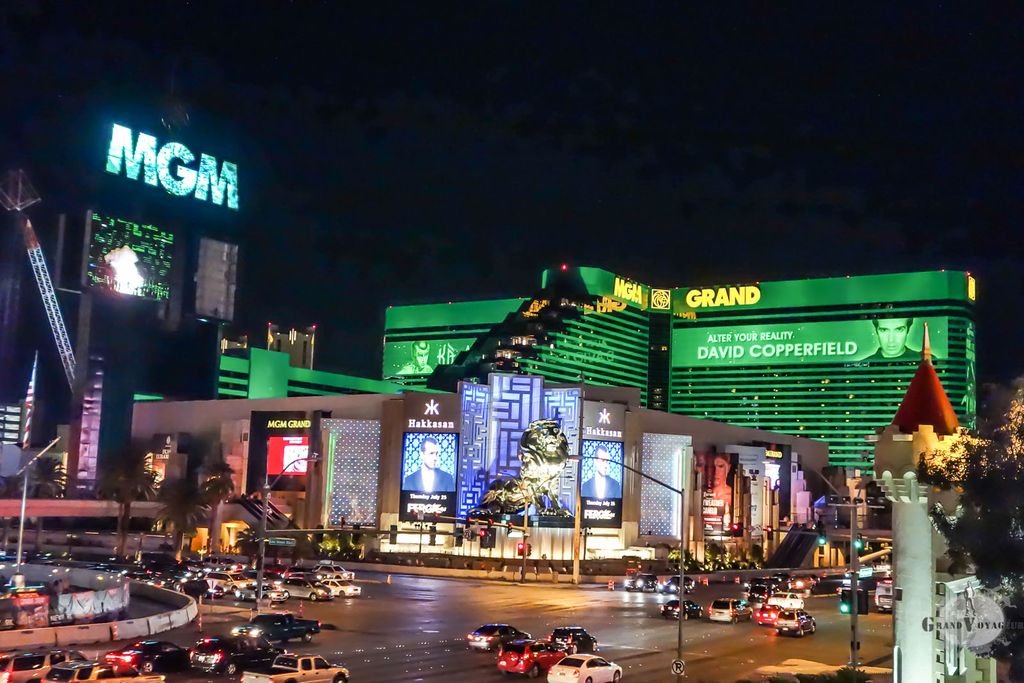 Le MGM Grand et Copperfield en guest star. Il y a même une statue en métal à son effigie dans le casino à l'intérieur. Le MGM Grand et Copperfield en guest star. Il y a même une statue en métal à son effigie dans le casino à l'intérieur.
