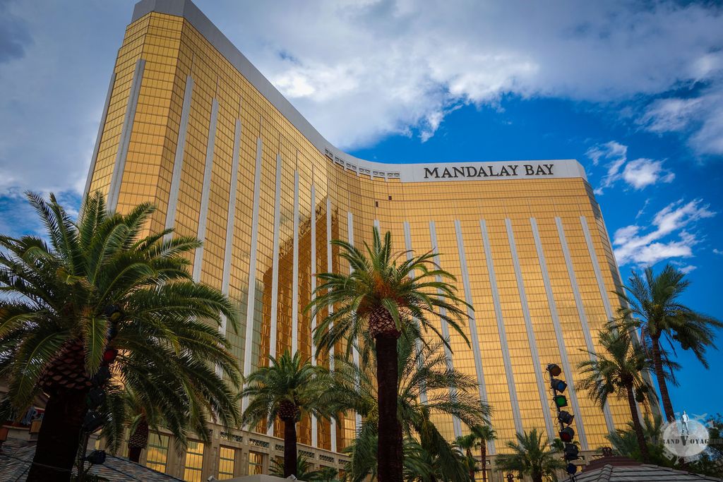 Le Mandalay Bay et ses vitres dorées. Le Mandalay Bay et ses vitres dorées.