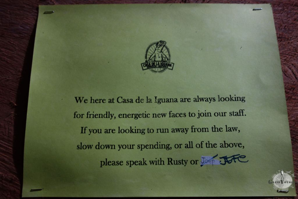 A la Casa des la Iguana, on cherche des employés illégaux. Noir sur blanc. A la Casa des la Iguana, on cherche des employés illégaux. Noir sur blanc.