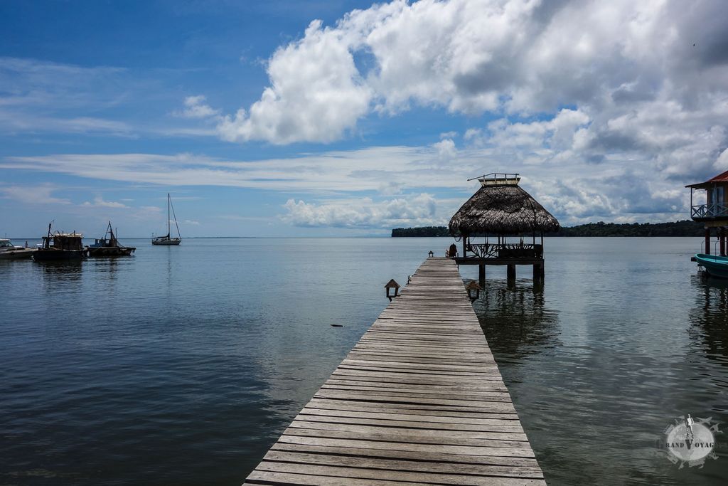 Petit pont de bois menant au meilleur spot farniente de tout Livingston. Petit pont de bois menant au meilleur spot farniente de tout Livingston.
