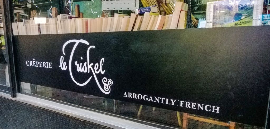 Pas testée, mais cette crêperie à le mérite d'annoncer la couleur ! Pas testée, mais cette crêperie à le mérite d'annoncer la couleur !