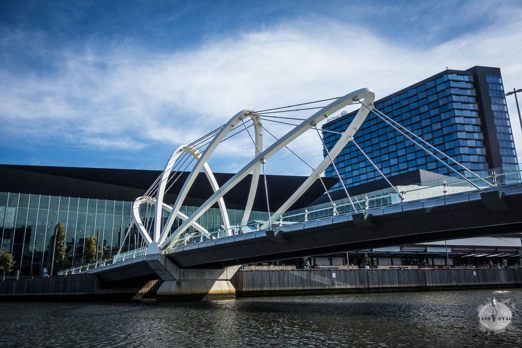 Ce pont a été épargné par le capitaine... Ce pont a été épargné par le capitaine...
