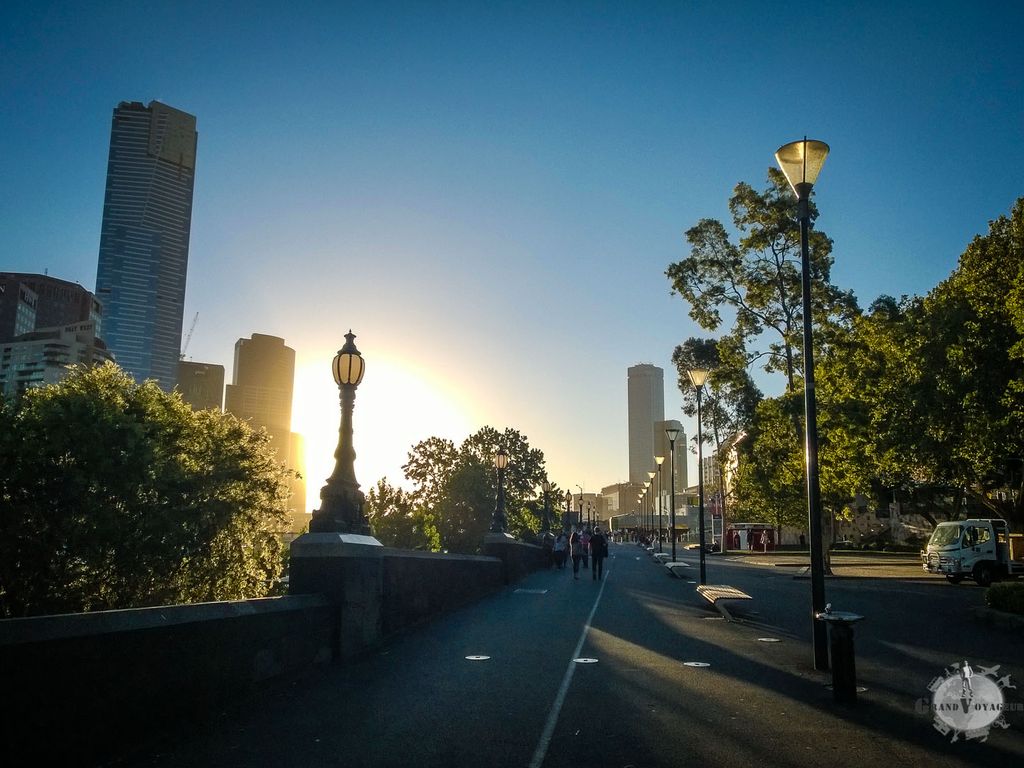 Fin d'après-midi sur les quais de la rivière Yarra. Fin d'après-midi sur les quais de la rivière Yarra.
