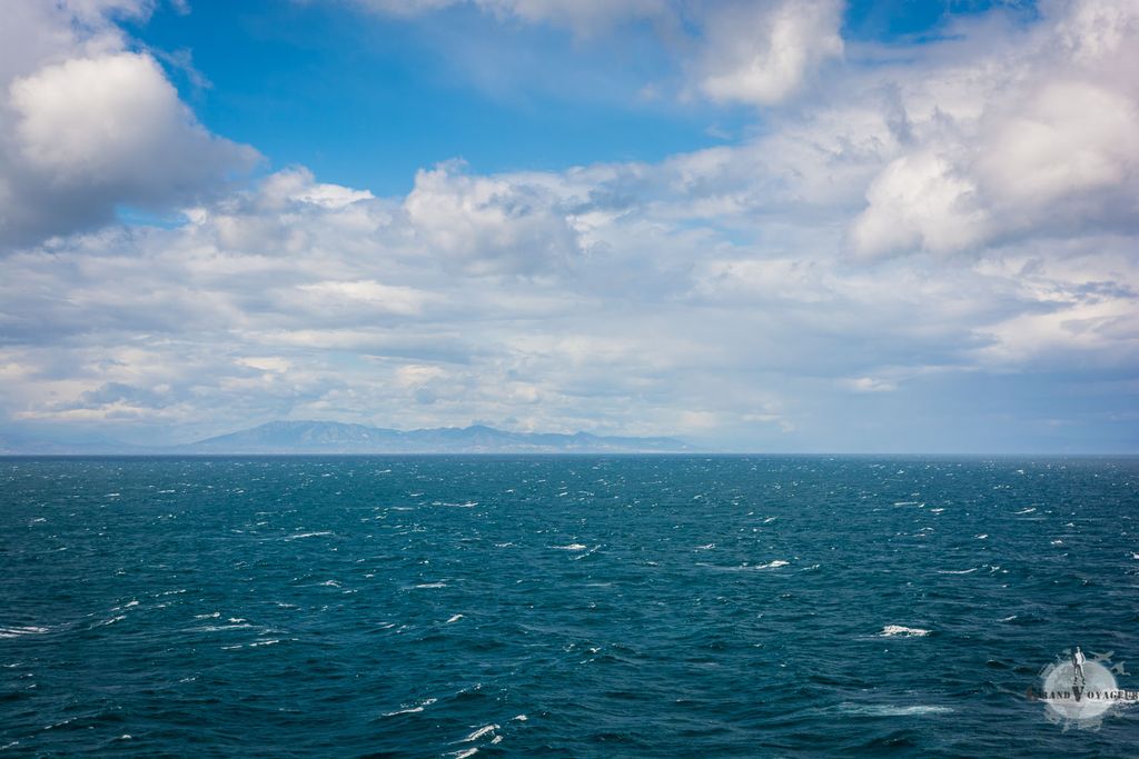 Arrivée en Méditerranée ! La mer est houleuse.