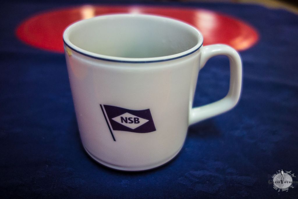 La vaisselle est aux couleurs de NSB... La vaisselle est aux couleurs de NSB...