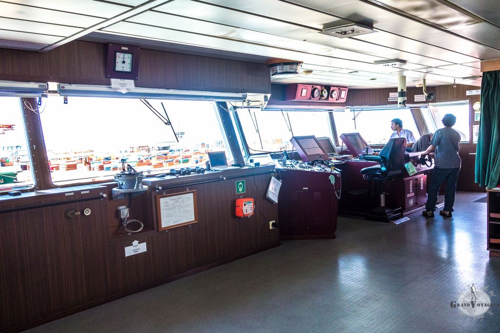 Pendant les opérations, au poste de navigation. Pendant les opérations, au poste de navigation.