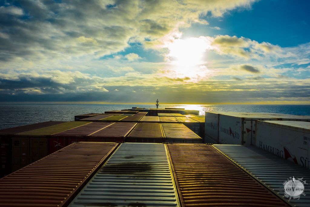 Coucher de soleil à l'horizon. A priori on se dirige bien vers l'ouest, tout va bien.