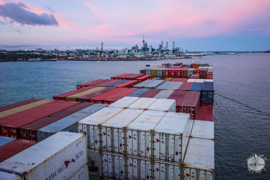 Auckland ne semble pas énorme vu d'ici... même de plus près d'ailleurs. Auckland ne semble pas énorme vu d'ici... même de plus près d'ailleurs.