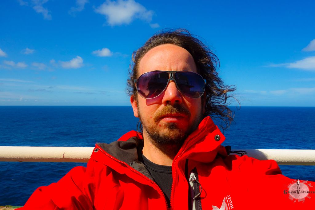 Même au milieu de l'Atlantique, il est important de toujours avoir l'attitude bôgoss-jme-la-pete-et-surtout-je-ne-souris-pas si je veux pourvoir toucher le jeune public Même au milieu de l'Atlantique, il est important de toujours avoir l'attitude bôgoss-jme-la-pete-et-surtout-je-ne-souris-pas si je veux pourvoir toucher le jeune public