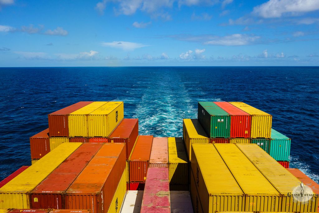 Derrière nous, de l'eau Derrière nous, de l'eau