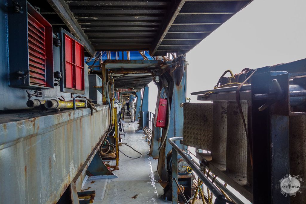 Opération peinture en cours, on regagne l'autre côté. Opération peinture en cours, on regagne l'autre côté.