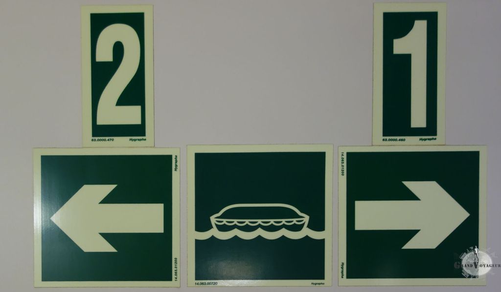 Il y a deux bateaux. On m'a assigné au numéro 2 s'il devait y avoir un problème Il y a deux bateaux. On m'a assigné au numéro 2 s'il devait y avoir un problème