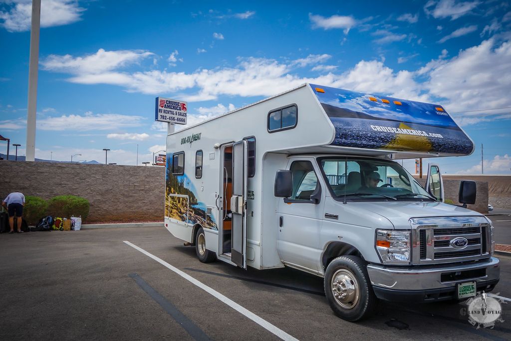 Dernière heures avec notre camping car au Camping de Las Vegas. Petite larme ? Bof, bientôt on se sera dans un 4* 🤩 Dernière heures avec notre camping car au Camping de Las Vegas. Petite larme ? Bof, bientôt on se sera dans un 4* 🤩